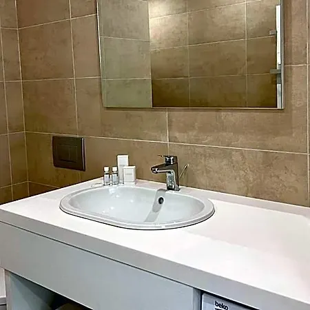 Sunraf Luxe Hotel