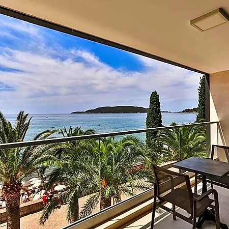 Sunraf Luxe Hotel