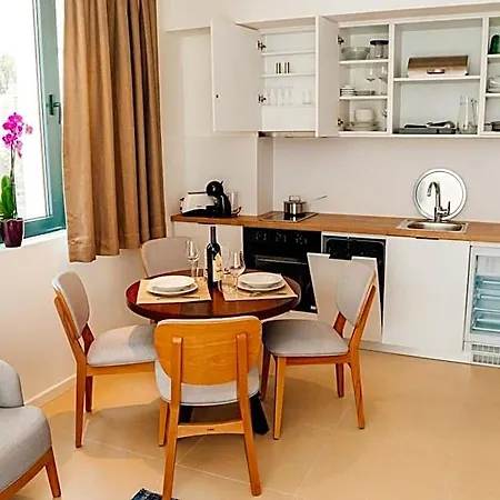 Sunraf Luxe Hotel
